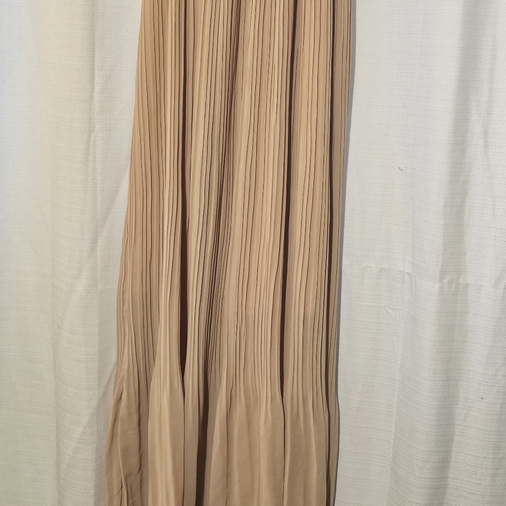 NWT DRESS - Picture 3 of 8